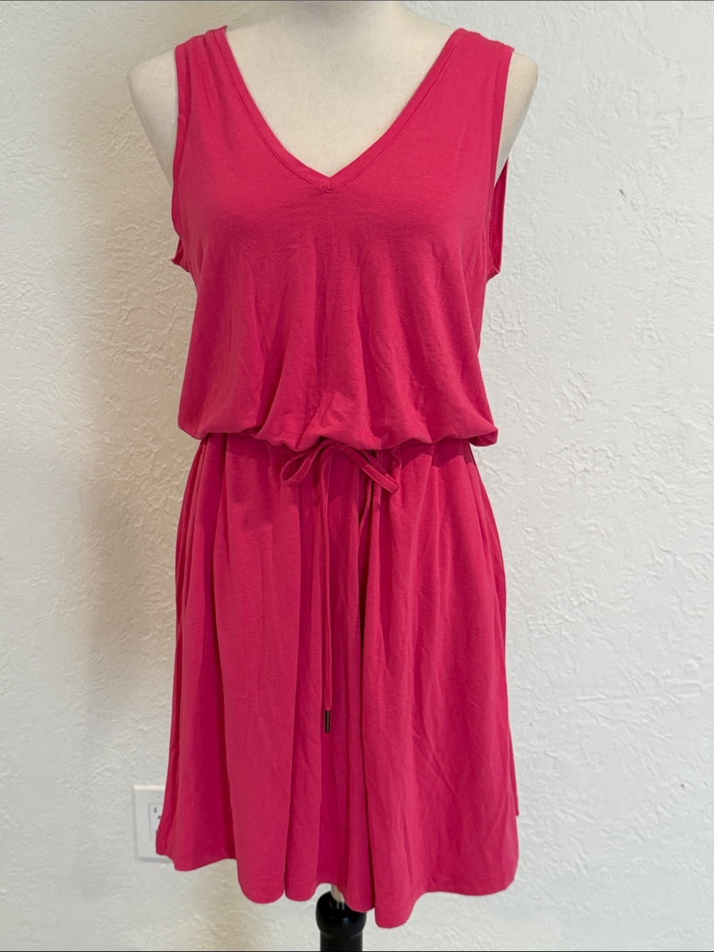 Sweaty Betty V-Neck Sleeveless athletic dress XS to M NWT and pockets drawstring